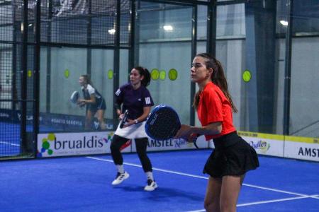 Imagen Las parejas formadas por Raúl Soblechero y Raúl Arribas y Silvia Ávila y Ángela Jiménez triunfan en la primera jornada del Circuito Provincial de Pádel