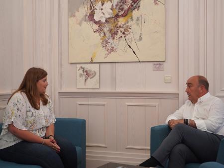 El presidente de la Diputación recibe en el Palacio Provincial a la nueva alcaldesa de la ciudad, Clara Martín