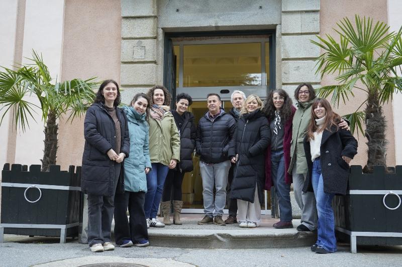 Un grupo de profesionales del Imserso visita el CSS La Fuencisla para conocer el modelo de atención centrado en las personas con el que...