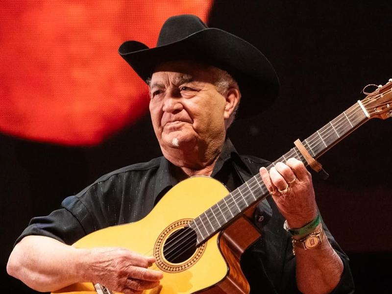 Eliades Ochoa da inicio a su gira mundial ‘¡Como nunca!’ en el Teatro Juan Bravo