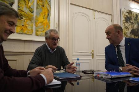 Varios alcaldes de la provincia trasladan al presidente de la Diputación sus proyectos para 2026