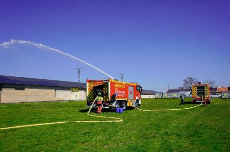 Los bomberos de la Diputación amplían su formación con la bomba nodriza de doce mil litros de capacidad que ha incorporado el SPEIS