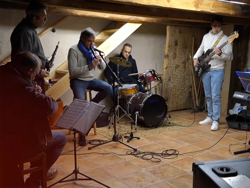 El Teatro Juan Bravo cierra el trimestre con la presentación de los nuevos trabajos de los segovianos Juanan Sanz y Dusty Riders