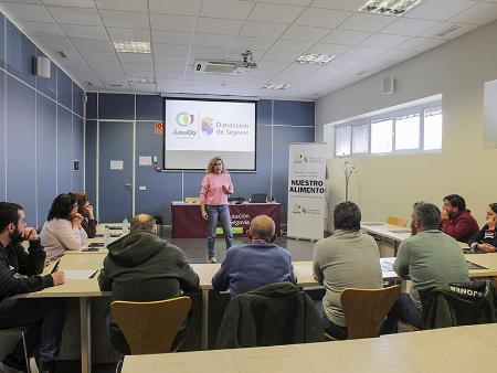 El 'Aula 5 Claves' de Alimentos de Segovia analiza en su segunda sesión las estrategias de la comunicación en las catas de productos