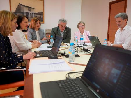 Los Bibliobuses de la Diputación vuelven a celebrar el Día del Libro con una lectura encadenada intergeneracional