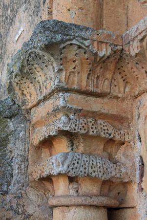 Detalle de la portada de la iglesia de Turrubuelo 8902885