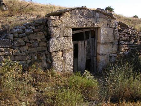 Entrada a una de las bodegas