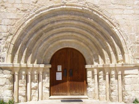 Entrada de la iglesia de San Julián mártir
