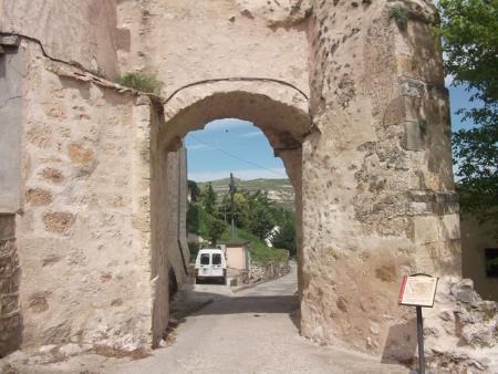 Antigua puerta de acceso al recinto amurallado