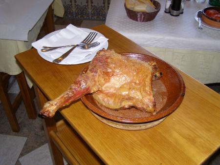 Delicioso cuarto asado en horno de leña