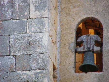 Reloj solar y campanario de la iglesia de Santa María Magdalena