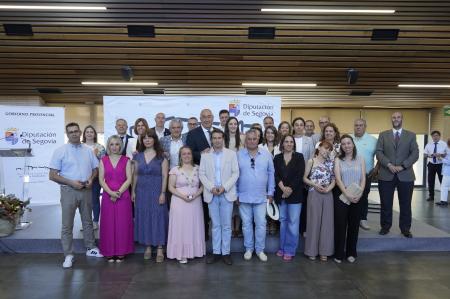 La Diputación celebra Santa Rita condecorando al personal que ha alcanzado diferentes grados de veteranía en la Administración y homenajeando...