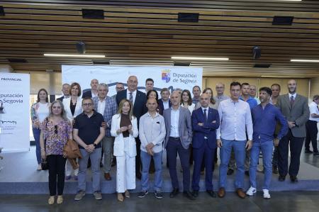 La Diputación celebra Santa Rita condecorando al personal que ha alcanzado diferentes grados de veteranía en la Administración y homenajeando...