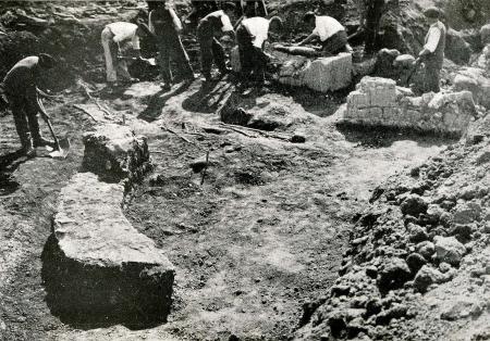 Imagen Excavación de la necrópolis sobre la villa suburbana romana en 1942