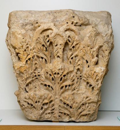 Imagen Termas del Foro. Capitel corintio. Museo de Segovia.