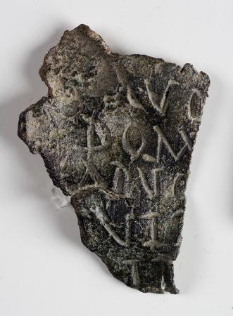 Imagen Fragmento de lex municipalis. 81-96 d.C. Museo de Segovia (foto: J. M. Cófreces).