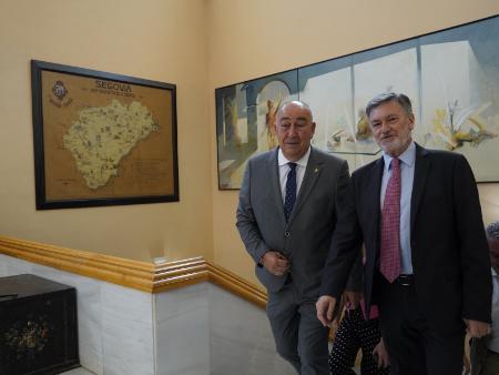Imagen Francisco Vázquez hace su primera visita institucional como presidente...