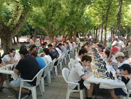 Daniel Revuelta se impone en la cita cuellarana del Trofeo Provincial de Ajedrez, que reúne más de un centenar de jugadores en los Paseos de...