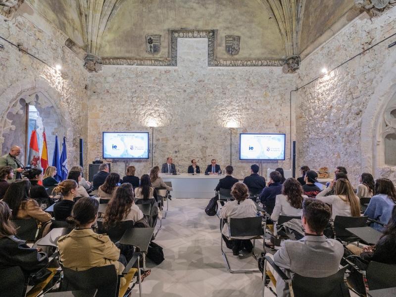 La Diputación y la IE University vuelven a facilitar los estudios a cincuenta y cuatro personas de la provincia con una nueva convocatoria de...