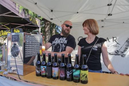 Abades brinda por el éxito de ‘Amor a primera birra’ y pasa el testigo a San Cristóbal de Segovia en una nueva cita de la Diputación con la...