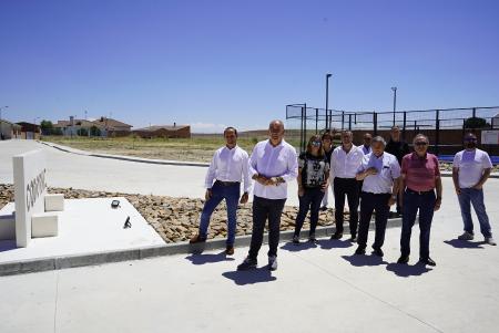 Varios alcaldes de la Campiña muestran a Miguel Ángel de Vicente cómo las infraestructuras urbanas y las garantías de ocio para sus vecinos...