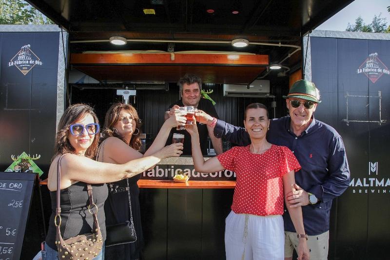 San Cristóbal de Segovia reúne a cientos de personas en la novena Feria de la Cerveza y consolida el éxito de ‘Amor a primera birra con...
