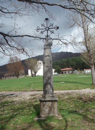 Imagen Cruz camino viejo Hontanares / Maesoft.
