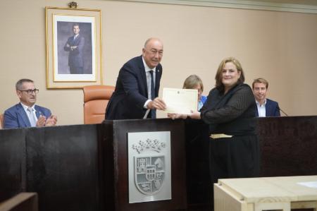 Dieciocho funcionarios toman posesión de sus puestos como auxiliares de personas dependientes en los centros de la Diputación de Segovia