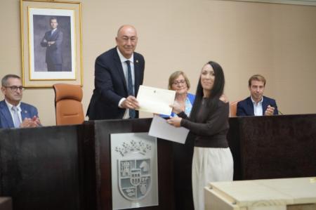 Dieciocho funcionarios toman posesión de sus puestos como auxiliares de personas dependientes en los centros de la Diputación de Segovia