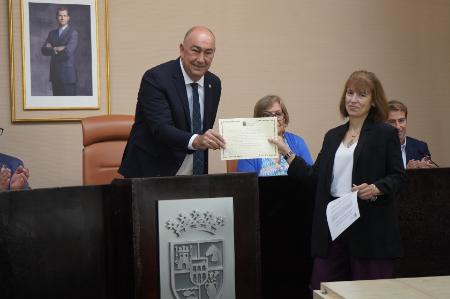 Dieciocho funcionarios toman posesión de sus puestos como auxiliares de personas dependientes en los centros de la Diputación de Segovia