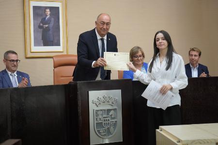 Dieciocho funcionarios toman posesión de sus puestos como auxiliares de personas dependientes en los centros de la Diputación de Segovia