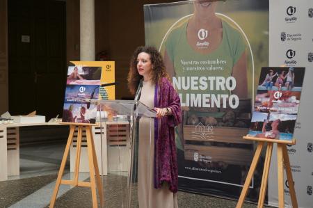 La Diputación de Segovia presenta la nueva campaña de Alimentos de Segovia que, bajo el título ‘Tenerte al lado es un regalo’, busca impulsar...
