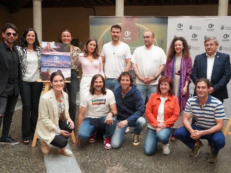 La Diputación de Segovia presenta la nueva campaña de Alimentos de Segovia que, bajo el título ‘Tenerte al lado es un regalo’, busca impulsar...