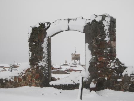Imagen El palacio y el arco del marqués de Aguilafuente