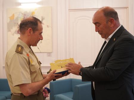 El coronel Serrano traslada al presidente de la Diputación su agradecimiento por el trato recibido y avanza que será un "embajador de la...