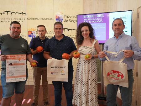 Alimentos de Segovia celebra su tercera Caravana en la Feria del Tomate de Martín Muñoz de las Posadas