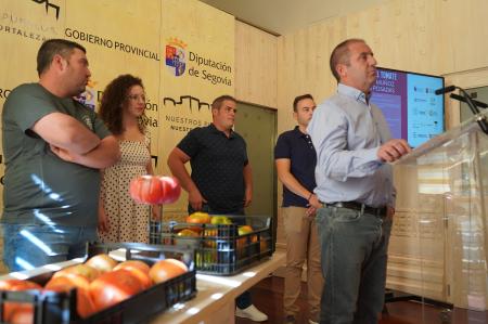Alimentos de Segovia celebra su tercera Caravana en la Feria del Tomate de Martín Muñoz de las Posadas