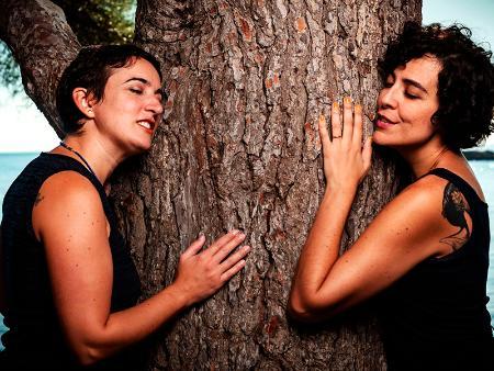 Imagen Dúa de Pel abre el festival de poesía ‘Vasos Comunicantes’ en el Teatro Juan Bravo