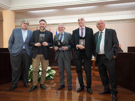 Manuel Francisco Reina recoge el XXXII Premio Jaime Gil de Biedma de Poesía de la Diputación en un acto con acento andaluz, marcado por la...