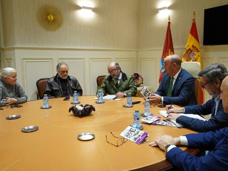 La Junta del Patronato del Museo Rodera Robles, presidida por Miguel Ángel de Vicente, felicita a su miembro Carlos Muñoz de Pablos por su...