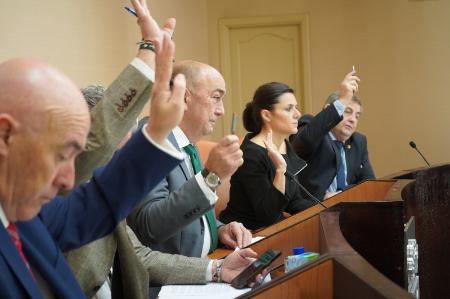 Imagen El Pleno de la Diputación de Segovia acuerda instar al Gobierno de España y a la Junta de Castilla y León a tomar las medidas necesarias para solucionar el déficit de especialistas en Medicina Familiar y Comunitaria