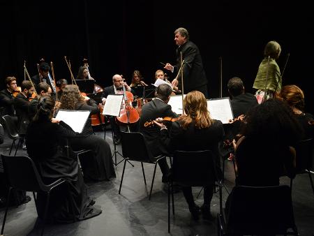 El Teatro Juan Bravo no falta a su cita con los conciertos de Año Nuevo y volverá a recibir a la Europa Symphony Orchestra en las tardes del 2...