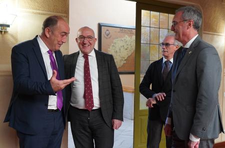 Miguel Ángel de Vicente solicita al consejero de Agricultura, Ganadería y Desarrollo ayudas en materia de infraestructuras para el sector...