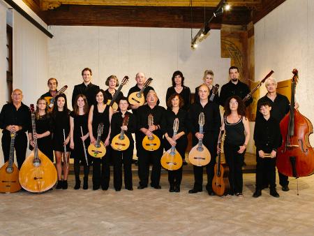 Las Jornadas de Plectro y Guitarra regresan al Teatro Juan Bravo con la Orquesta de Cámara Paulino Otamendi sobre las tablas