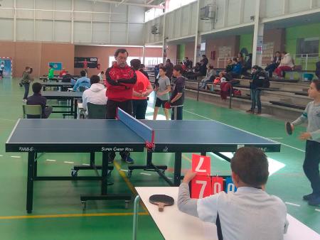 El equipo de la Escuela Deportiva de Valverde del Majano logra subir al tercer cajón del podio de la final provincial escolar de Natación