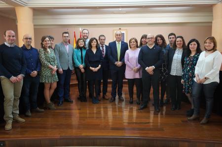 Trece nuevos funcionarios de la Diputación han tomado posesión de su cargo con la vista puesta en dar servicio a los vecinos de los pueblos