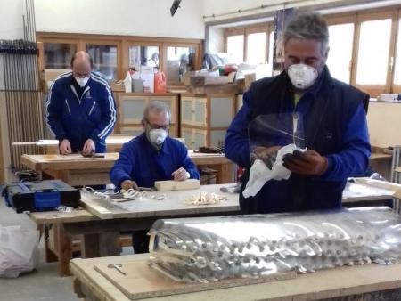 Imagen La Diputación colabora en el montaje de 1.500 pantallas protectoras para...