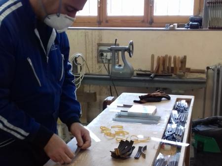 La Diputación colabora en el montaje de 1.500 pantallas protectoras para sanitarios, auxiliares de ayuda a domicilio y personal de limpieza