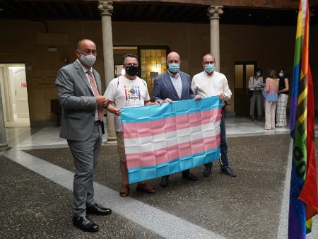 Los miembros de la corporación provincial reciben a los representantes de la Asociación Segoentiende