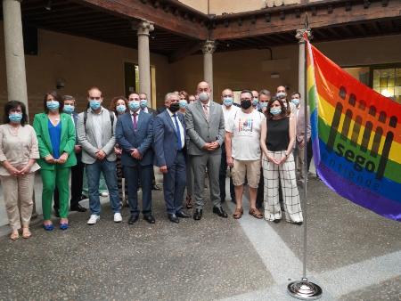 Los miembros de la corporación provincial reciben a los representantes de la Asociación Segoentiende